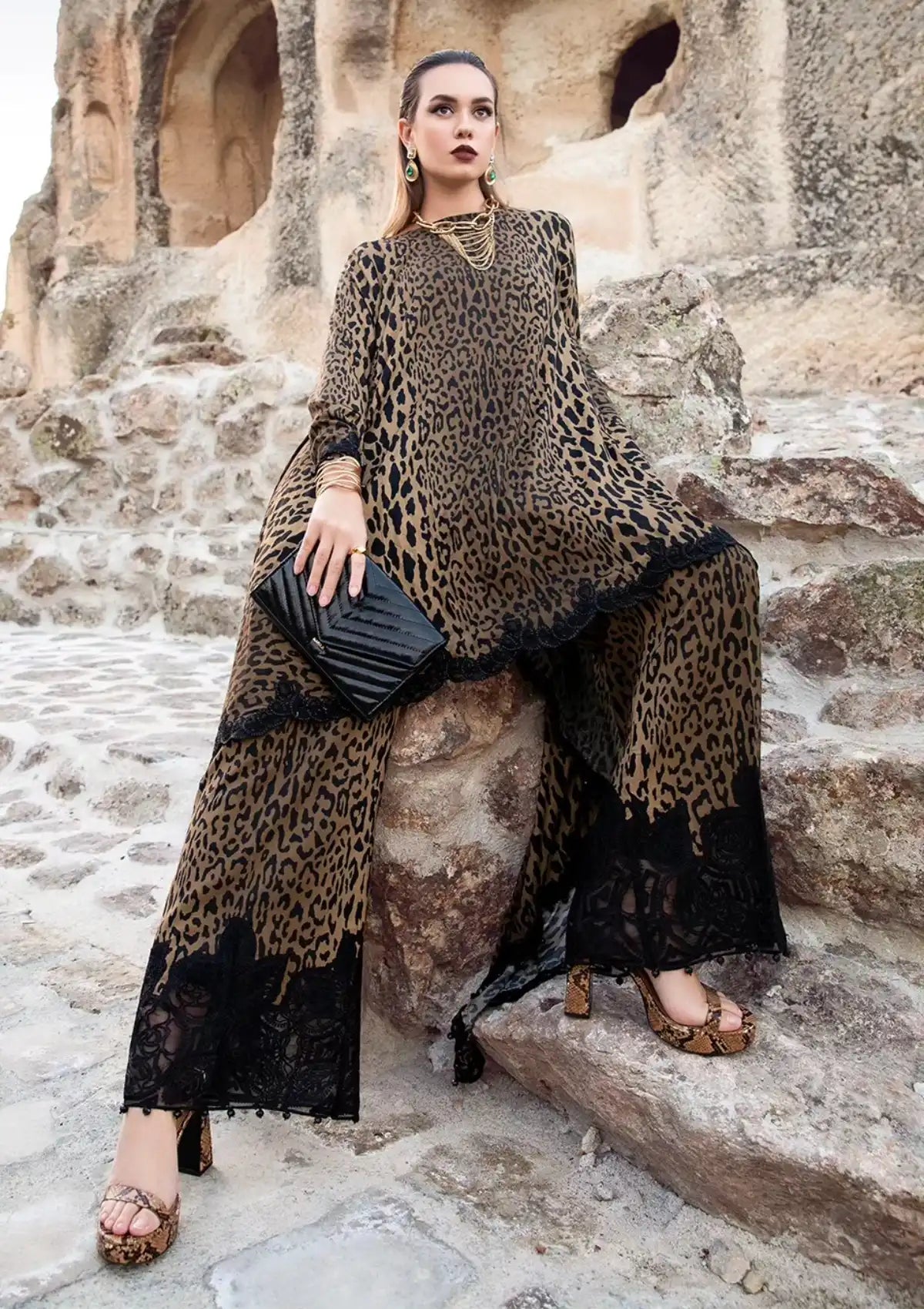 03-Piece Digital Printed Lawn Suit - Ready To Wear